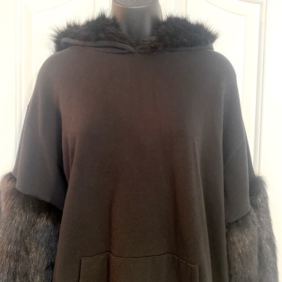 “EXPRESS” Faux Fur Trimmed Hoodie Sweatshirt - Picture 11 of 16